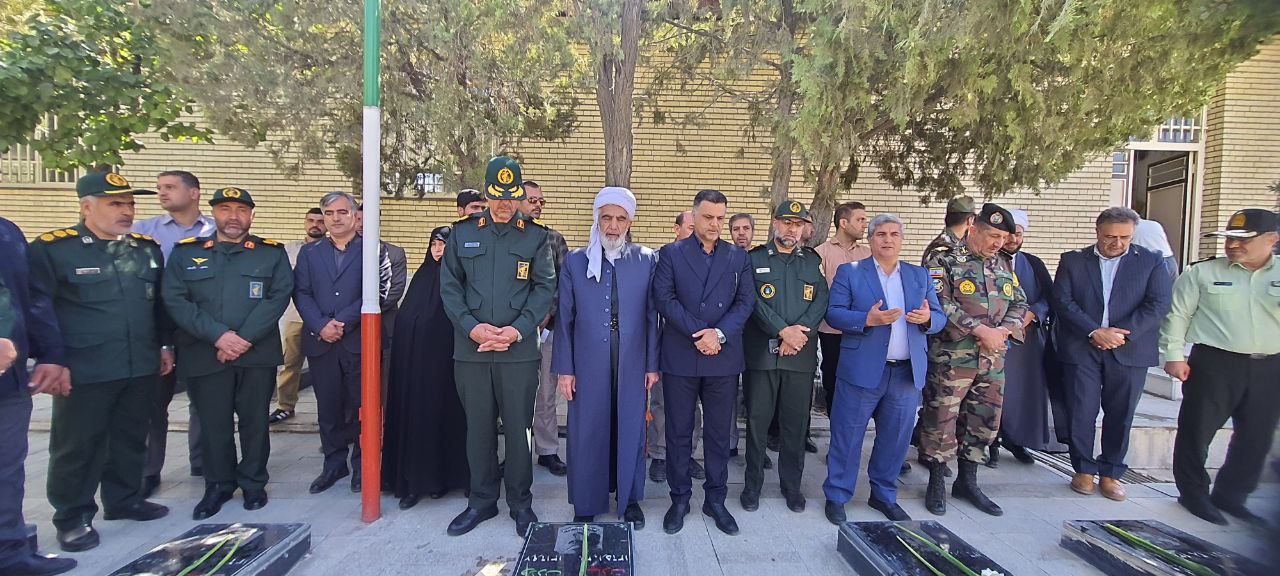 عطر افشانی و غبارروبی مزار شهدای سنندج